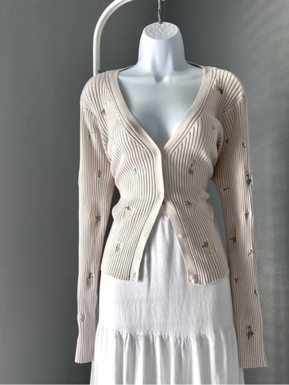Embroidered Floral Cardigan Sweater - Picture 3 of 8